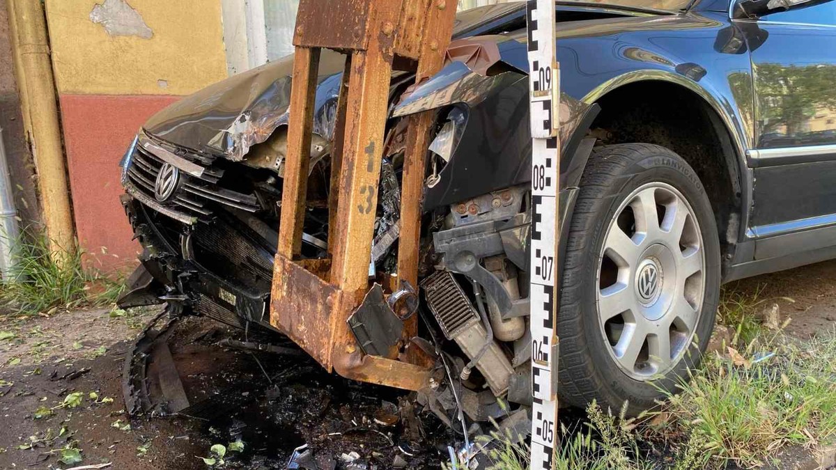Szörnyű baleset: Anyára és kislányára döntötte a fát a balesetező autós Zuglóban – Fotók