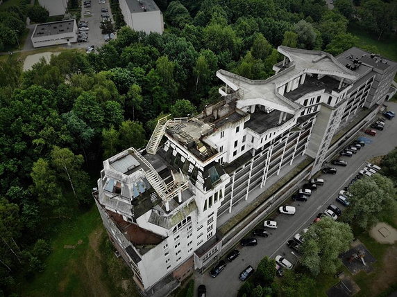 Jak futurystyczny penthouse z Jastrzębia-Zdroju znalazł się na dachu bloku?