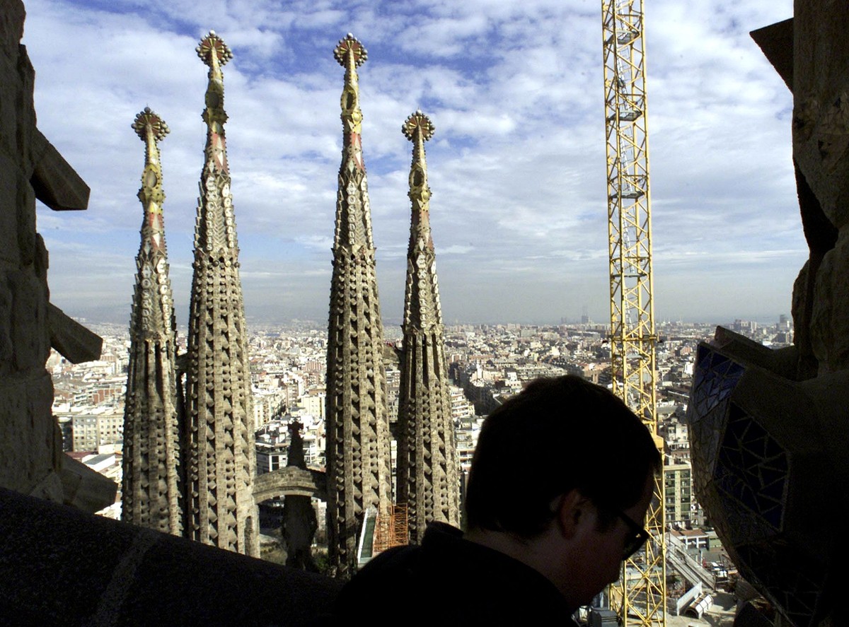 Kopuły wież katedry Sagrada Familia w Barcelonie