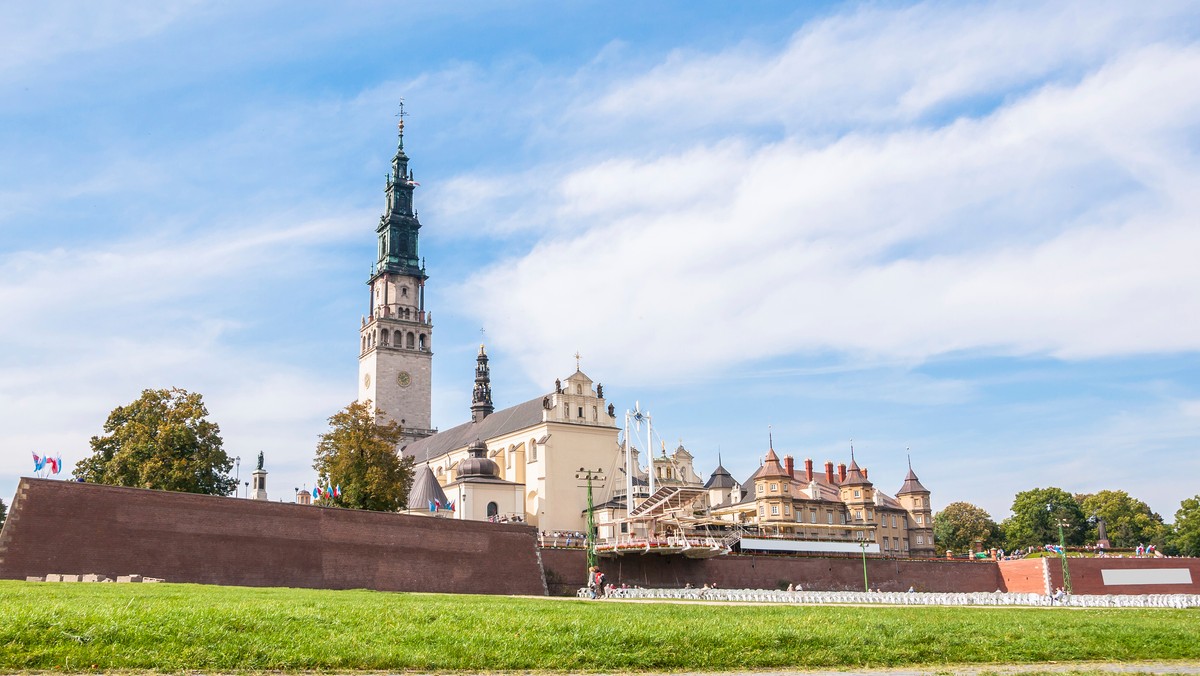 Utwory Jana Sebastiana Bacha, Dietricha Buxtehudego oraz "Stabat Mater" młodej kompozytorki Ewy Fabiańskiej-Jelińskiej zabrzmią jutro wieczorem w jasnogórskiej bazylice podczas koncertu z okazji 300-lecia koronacji wizerunku Matki Bożej Częstochowskiej.