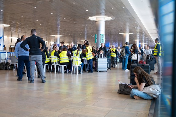 POGOĐEN AERODROM U TEL AVIVU?! Iran tvrdi: Udarili smo ih najmoćnijim oružjem (VIDEO)