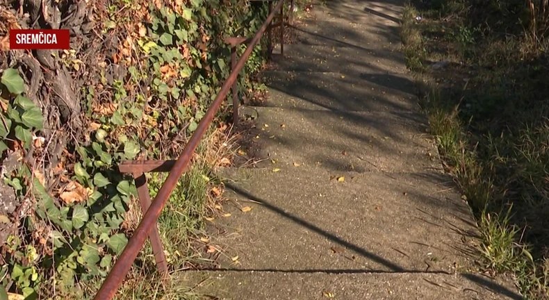 Građani upozoravaju da je ulica u Sremčici nebezbedna