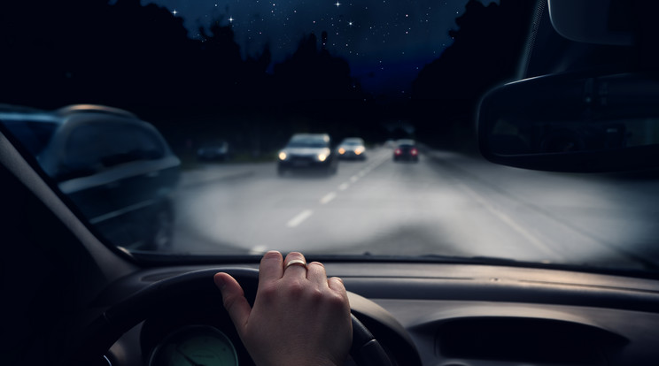 Éjszaka kevesebben vannak úton, de rosszabbak a látási viszonyok, ahogyan a sofőrök reakcióideje, koncentrációképessége is  / Fotó: Shutterstock