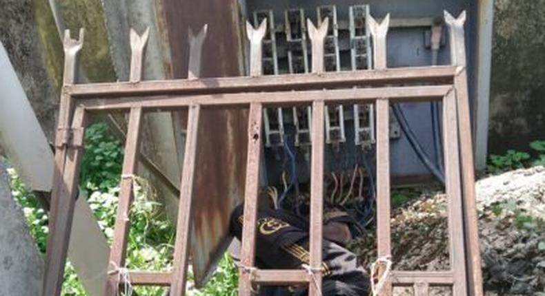 A suspected cable thief got electrocuted while stealing from a transformer in Edo.