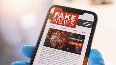 fake newsy i dezinformacja w sieci. młodzi i seniorzy najbardziej podatni na manipulacje