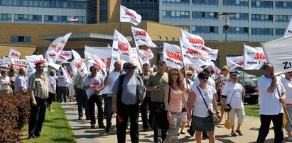 Pikieta przed szpitalem, związkowcy bronią kolegi