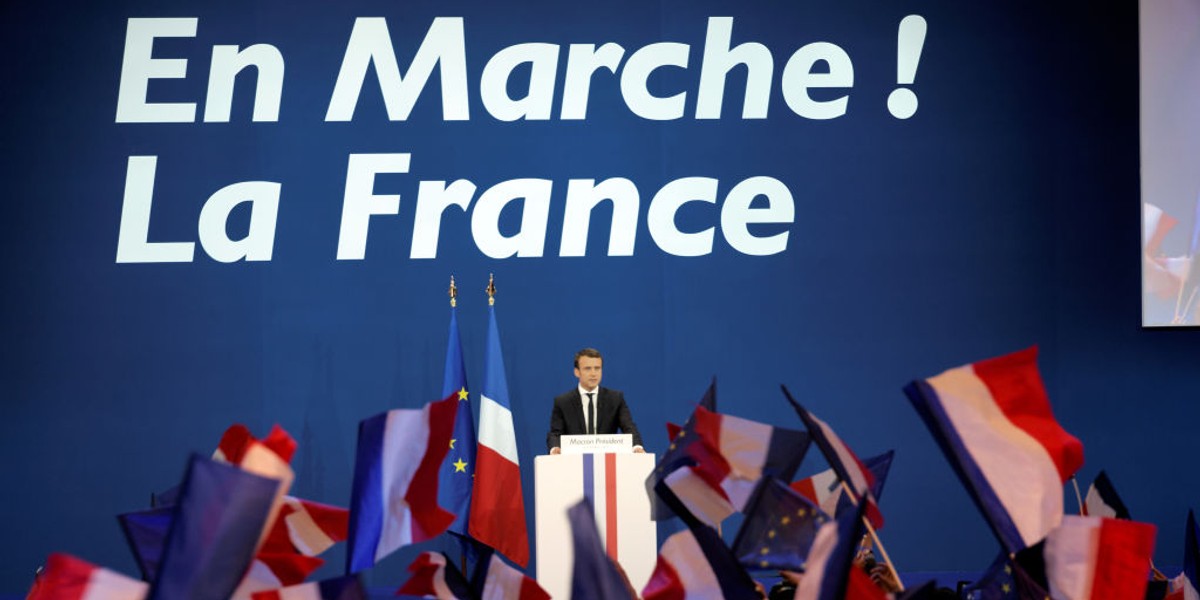 Wybory we Francji wstępnie wygrywa Emmanuel Macron, przez co ceny złota znacznie spadły