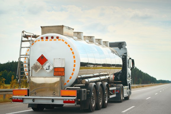 Svi rezervoari i skladišta goriva u Srbiji puni "do čepa"! Vučić: Ako bude išlo preko 110, ne znam šta da radimo