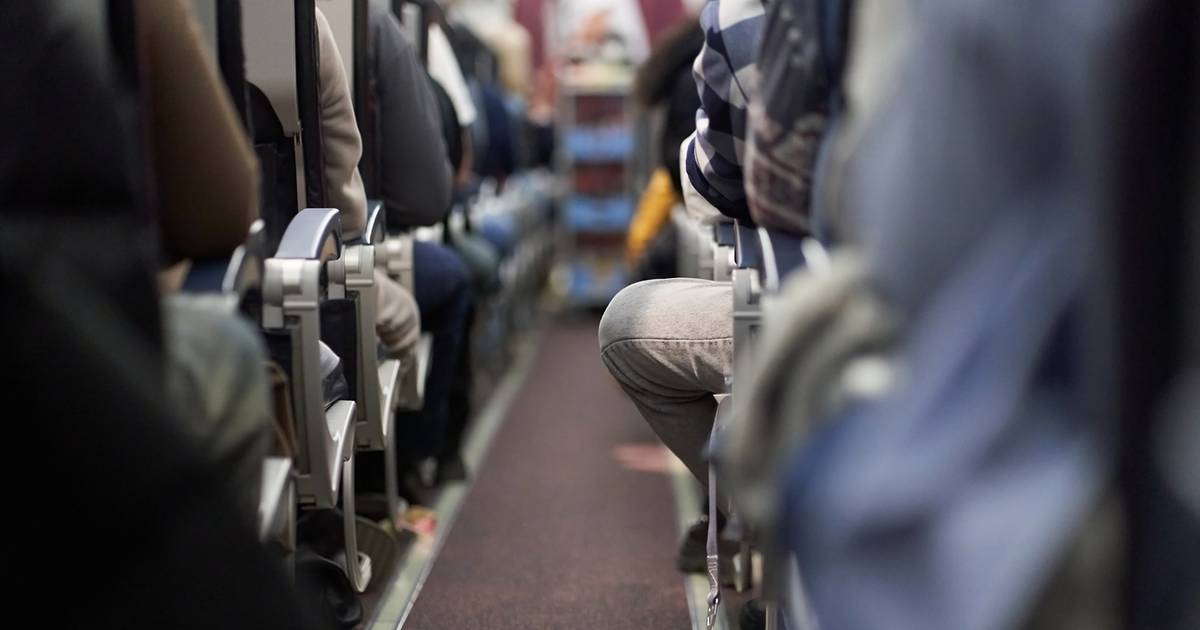 Pasażerka próbowała otworzyć drzwi samolotu. "Wybuchła wielka panika"