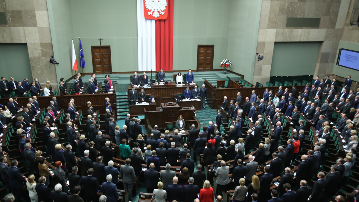 Sejm uchwalił budżet na 2015 rok. Głosowanie w tej sprawie odbyło się w środę wieczorem. Zgodnie z budżetem, deficyt ma nie przekroczyć 46 mld 80 mln zł.
