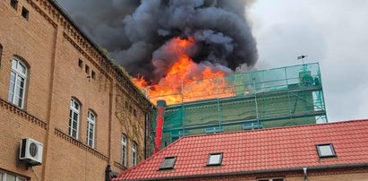 Groźny pożar uczelni w Gorzowie Wielkopolskim! Ogień przeniósł się na sąsiedni budynek