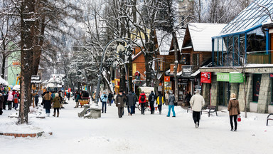 Turyści chętnie spędzają święta w Tatrach całymi rodzinami