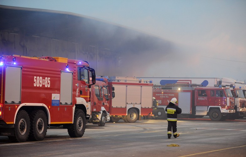 Pożar hali targowej w Broniszach