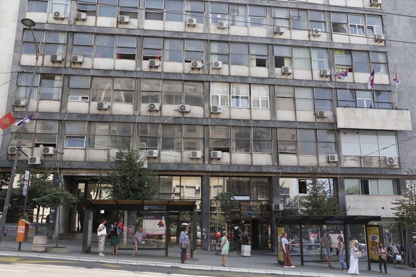 Gde li će ovi da iz izmeste...