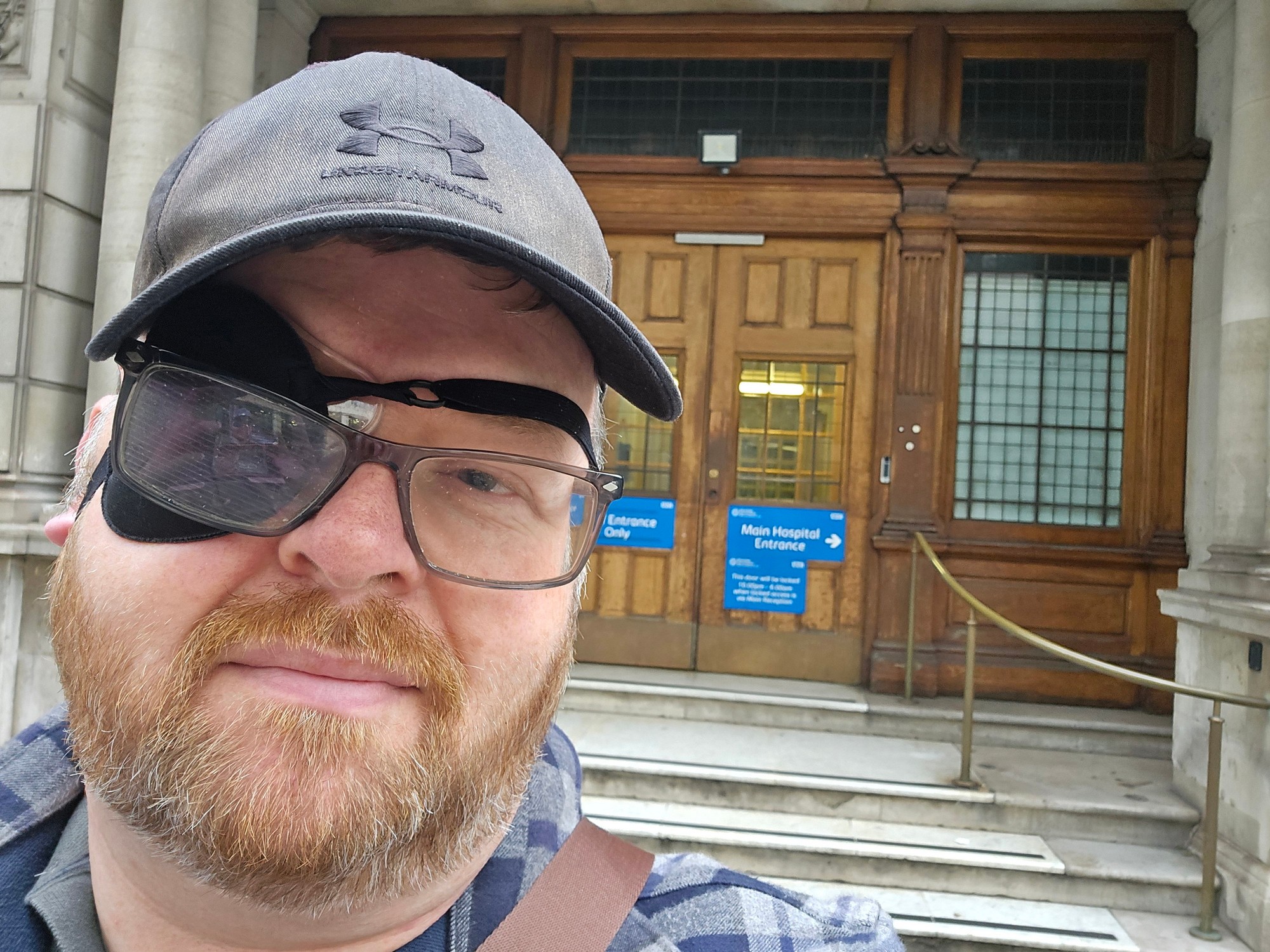 Mark Bryan mal po operácii zvláštne halucinácie. 