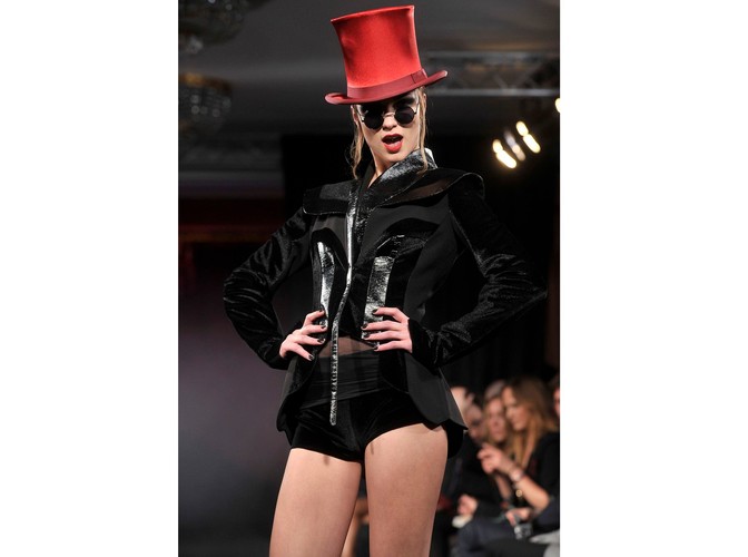 Pokaz Ewy Minge w Paryżu