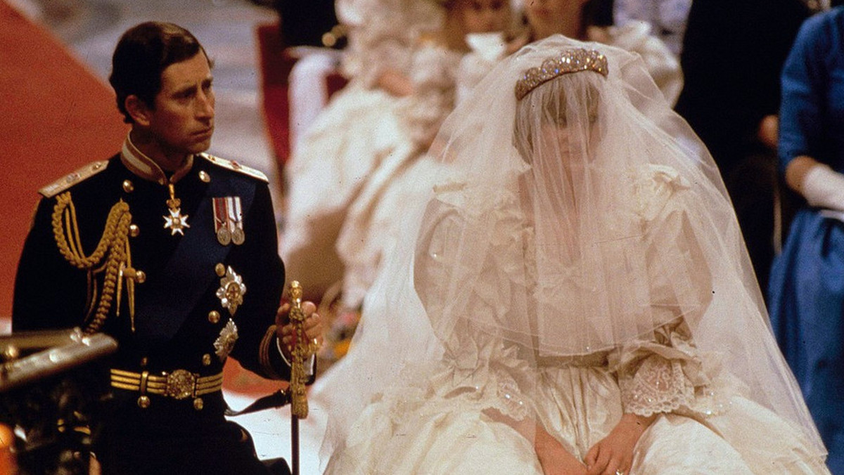 Ślub księżnej Diany i Karola - suknia, szczegóły