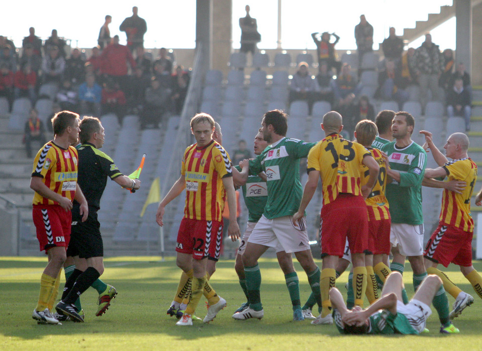 PIŁKARSKA EKSTRAKLASA KORONA KIELCE KONTRA GKS BEŁCHATÓW