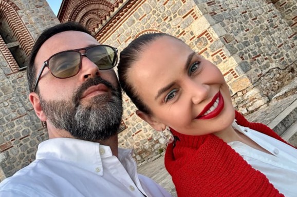 Naša poznata teniserka pokušala da se ubije, htela da skoči sa 26. sprata, a danas sa dečkom OBILAZI SVETINJE: Ovako uživaju u njegovoj domovini