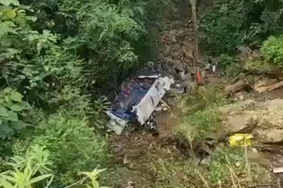 AUTOBUS PUN MATURANATA PAO U PROVALIJU! Više od 10 mrtvih, 20 povređenih: Velika tragedija u Kolumbiji