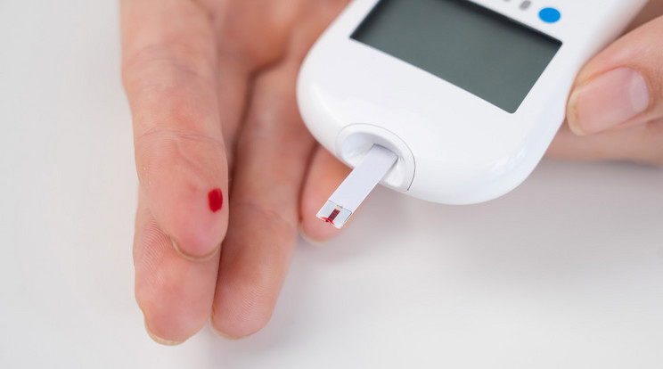 A súlyos cukorbetegségben rendszeresen ellenőrizni kell a vércukorszintet és szükség esetén injekcióval pótolni. Egy új automata rendszer ezt az egész terhet leveszi a betegek válláról, ami javíthatja az életminőségüket. / Fotó: NorthFoto