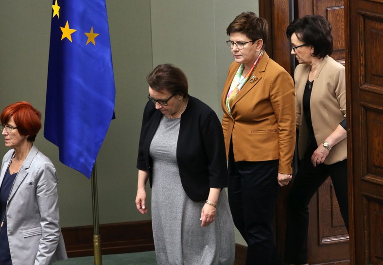 Od lewej: Elżbieta Rafalska, Anna Zalewska, Beata Szydło i Elżbieta Witek