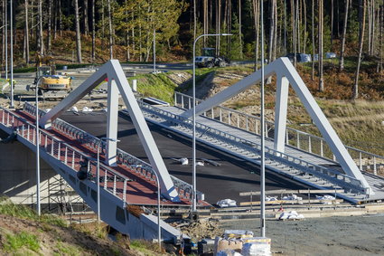 Testy drugiego mostu obrotowego na budowie kanału przez Mierzeję