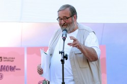 Wnuczka Krzysztofa Kowalewskiego poślubiła partnerkę. "Jesteśmy małżeństwem!" [FOTO]