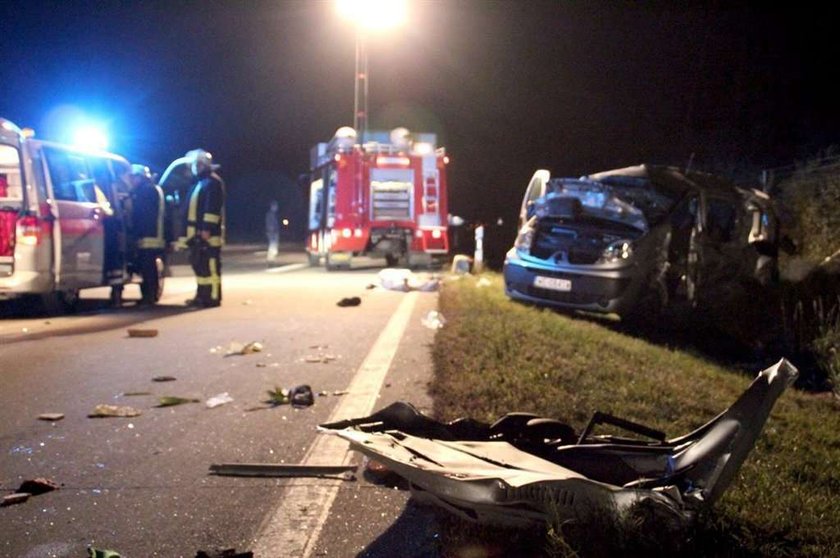 śmierć, auto, wypadek, bus, Niemcy, Berlin, policja