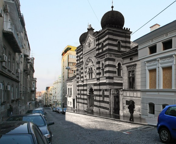 Sinagoga - Sefardska sinagoga Bet Izrael u Ulici cara Uroša stradala je u požaru u Drugom svetskom ratu. Bila je mavarskog stila, projektovao ju je Milan Kapetanović, a sagrađena je 1908. Kralj Petar I položio je kamen temeljac. Danas se na tom mestu nalazi Galerija fresaka, a na sadašnjoj zgradi je postavljena spomen-ploča koja podseća Beograđane na ovaj porušen simbol jevrejske zajednice (kliknuti + za uvećanje)