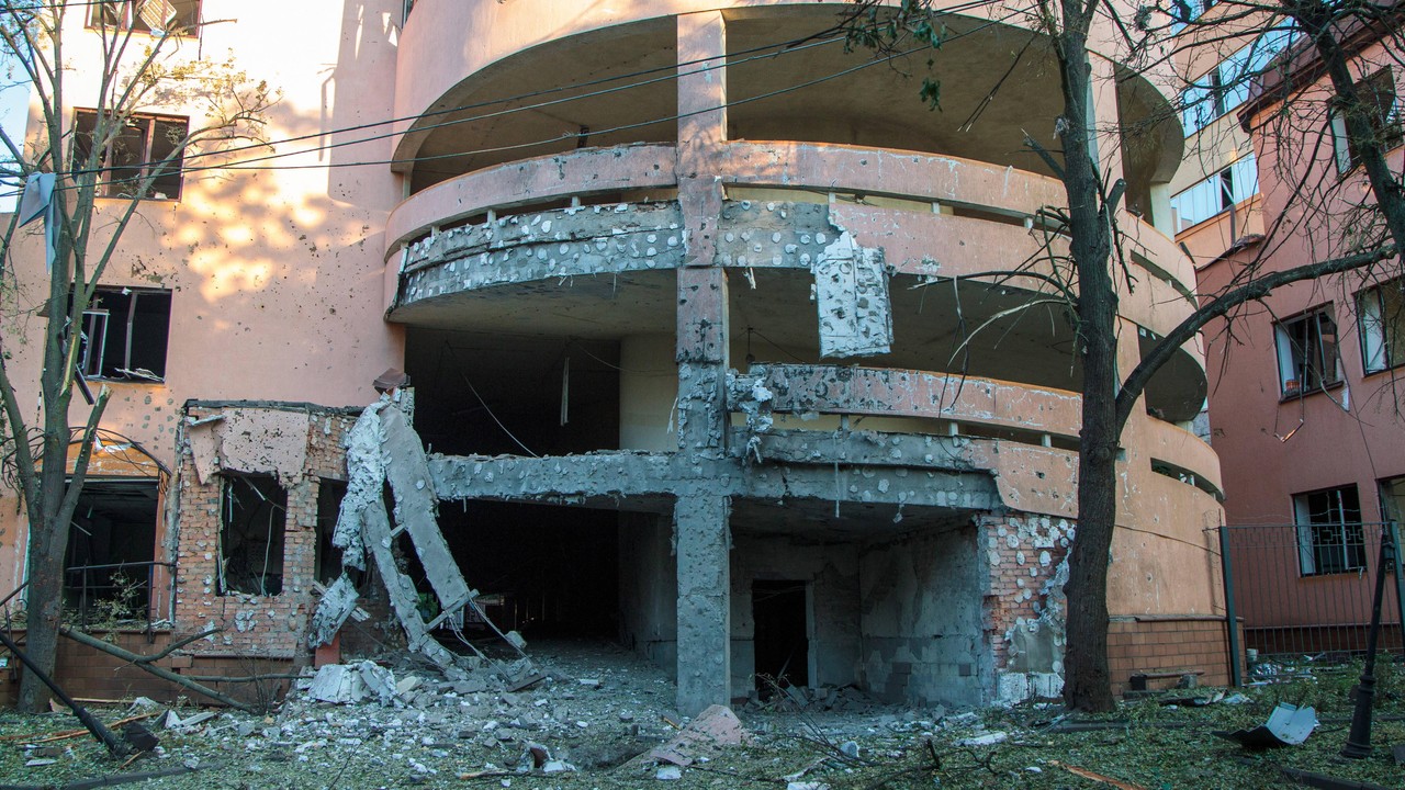Rosyjski atak rakietowy na Ukrainę. Nie żyją cztery osoby, kilkunastu rannych