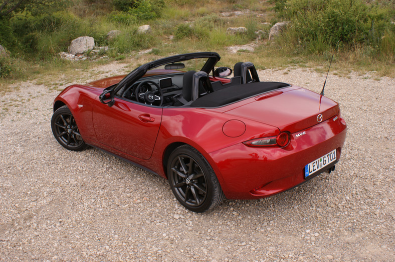 Mazda MX5 test, wygląd, silniki, wyposażenie. Ile