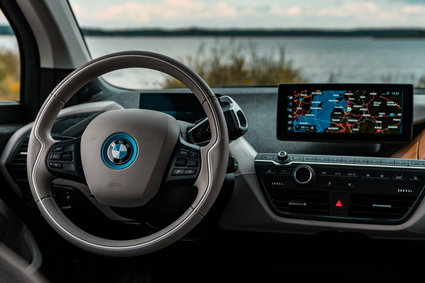 Sztuczna inteligencja w samochodach BMW. Koncern zaprezentował nowy system