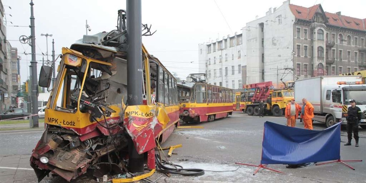 Wypadek tramwajowy. Motorniczy nie żyje. 11 osób rannych