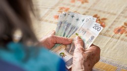 trzynasta emerytura będzie wyższa o prawie 100 zl czy trzeba skladac wniosek