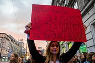 Protest  przeciw ustawie ograniczajacej edukację seksualną.