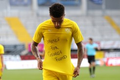 Jadon Sancho z hat-trickiem. Rafał Gikiewicz puścił aż cztery gole