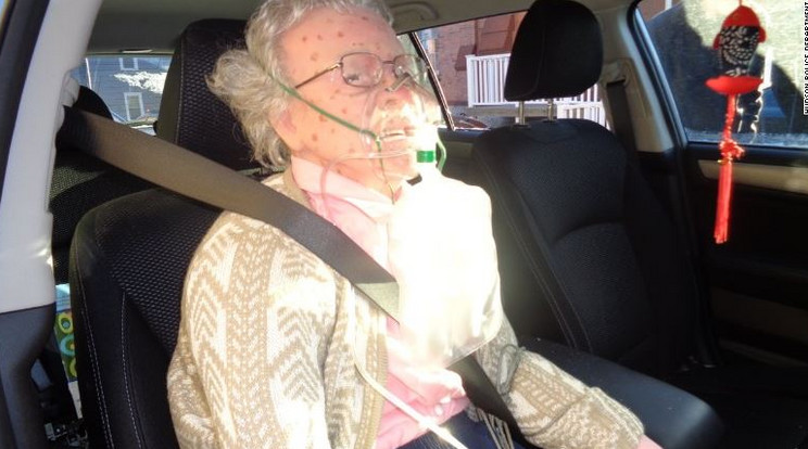 A megfagyott idős hölgy, valójában nem volt igazi/Fotó:Hudson Police Department