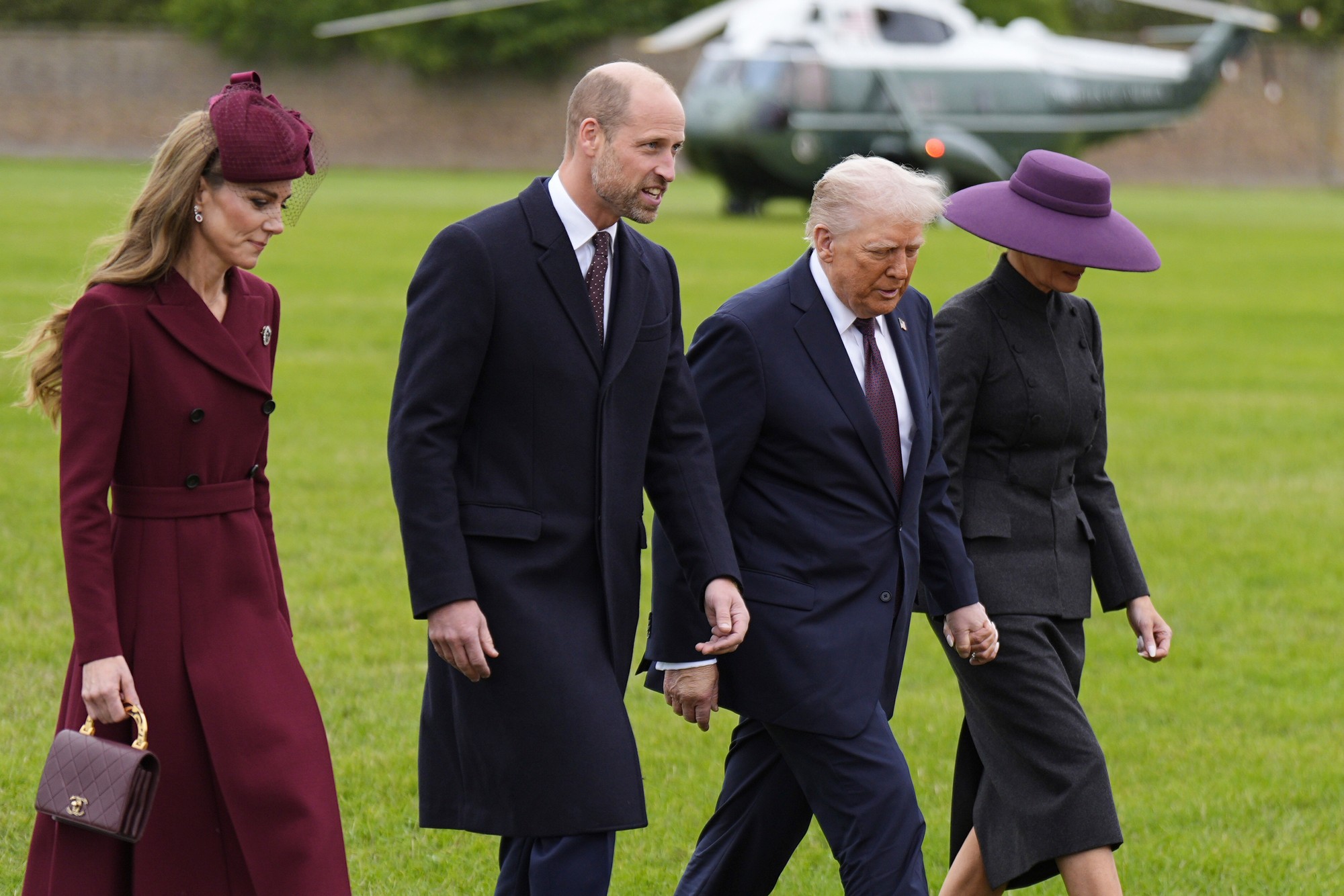 Americký prezident Donald Trump s manželkou Melaniou a princ William s princeznou Kate.