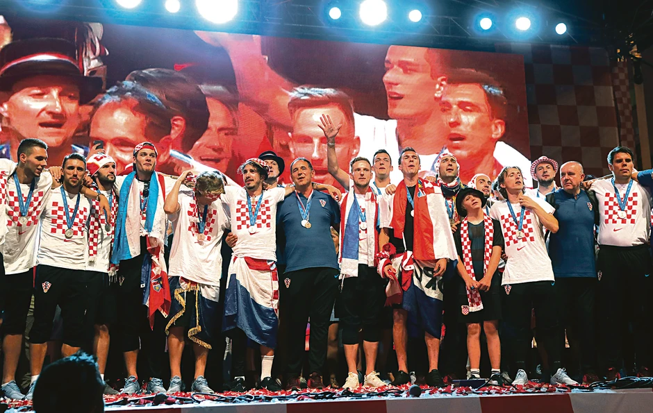 izvođač ustaških pesama ne samo da je bio prisutan na dočeku hrvatskih fudbalera s Mundijala već je sa njima bio i u otvorenom autobusu na ulicama Zagreba, a onda i pevao za njih na Trgu bana Jelačića