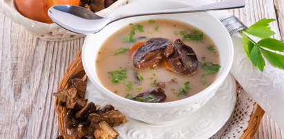 Wiedeńska zupa ziemniaczana uwodzi grzybowym aromatem. Robert Makłowicz jeszcze podkręcił jej smak