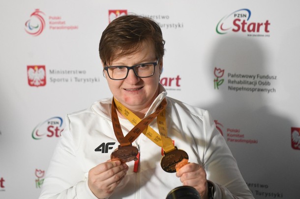 Warszawa, 16.11.2019. Lucyna Kornobys po powrocie zawodników z Mistrzostw Świata Osób Niepełnosprawnych w lekkiej atletyce