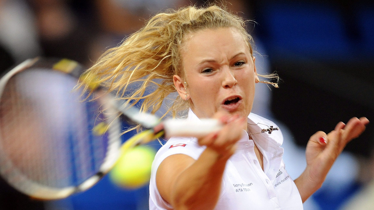 Najwyżej rozstawiona Dunka polskiego pochodzenia Caroline Wozniacki przegrała z Czeszką Lucie Safarovą 4:6, 4:6 w drugiej rundzie turnieju WTA Tour na kortach ziemnych w Stuttgarcie (z pulą nagród 700 tys. dol.).