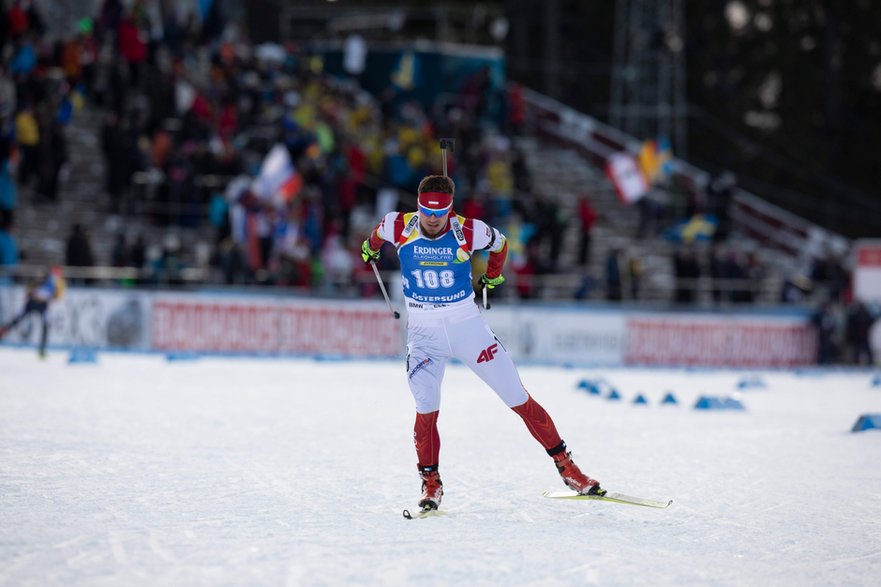 Mateusz Janik w zawodach PŚ w biathlonie w Oestersund w 2019 r.