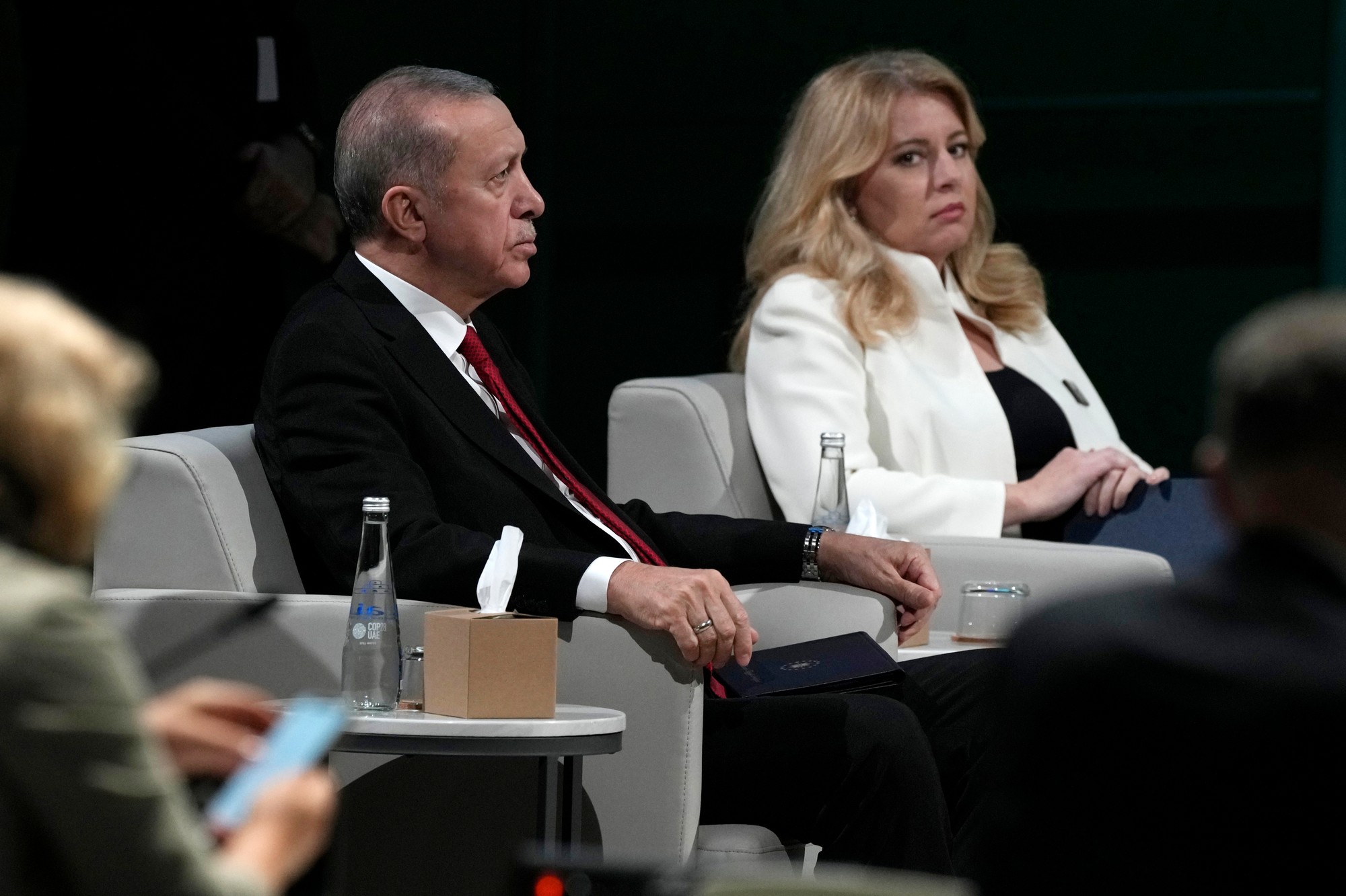 Turecký prezident Recep Tayyip Erdogan a slovenská prezidentka Zuzana Čaputová počas klimatického summitu COP28 v Dubaji.
