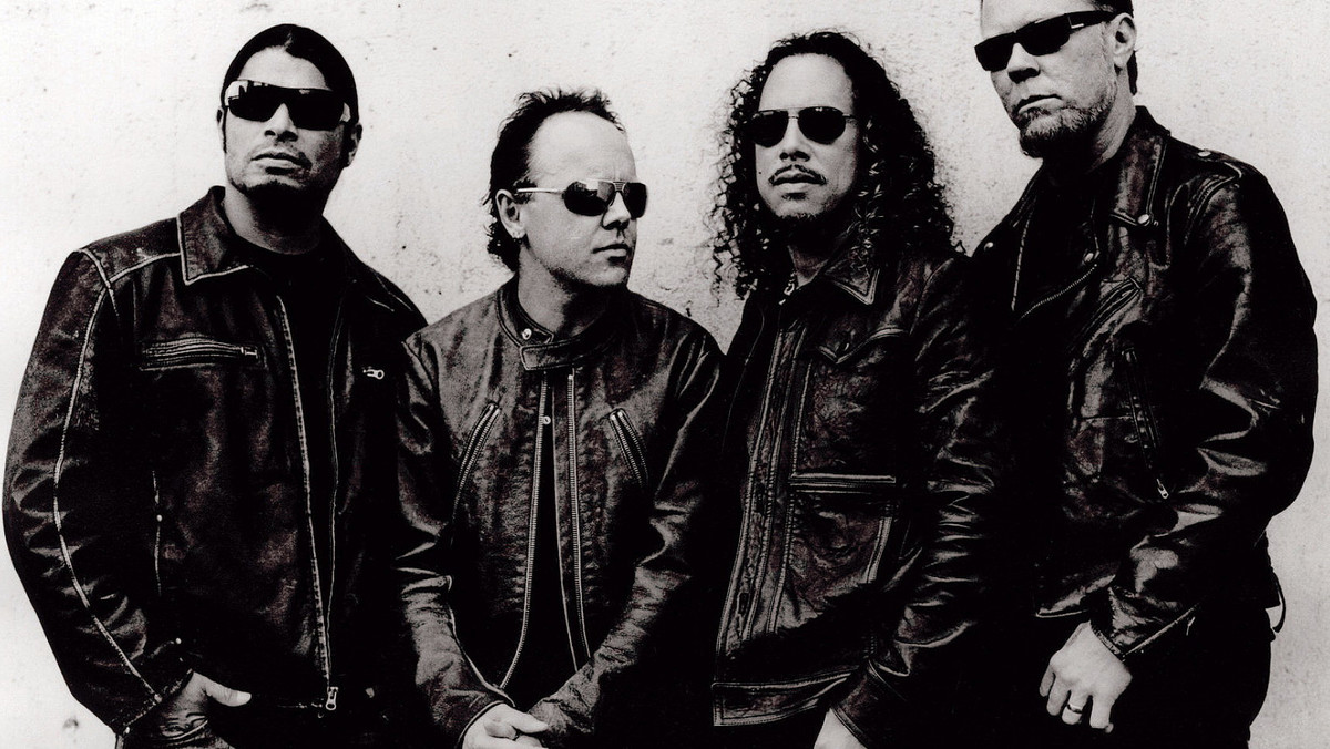 Na 8 czerwca zaplanowano premierę długo oczekiwanego przez fanów drugiego tomu biografii Metalliki autorstwa Paula Brannigana i Iana Winwooda pod tytułem "Metallica. Tom 2. Prosto w czerń. 1991-2015".