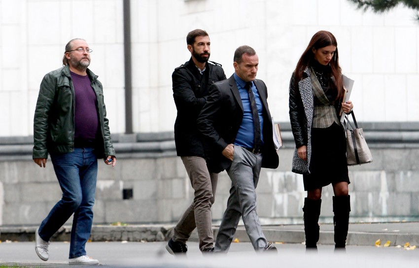 Nikola Mijailović u pratnji advokata