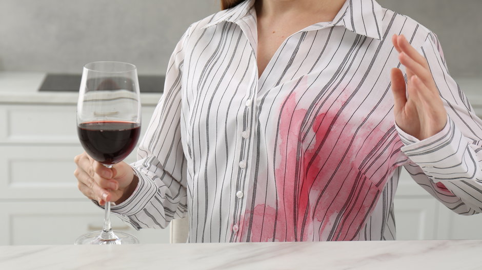 Sposoby na usunięcie plam z czerwonego wina