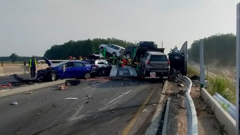 Autostrada A1 zablokowana w obie strony po śmiertelnym wypadku. Co się wydarzyło obok Piotrkowa Trybunalskiego?