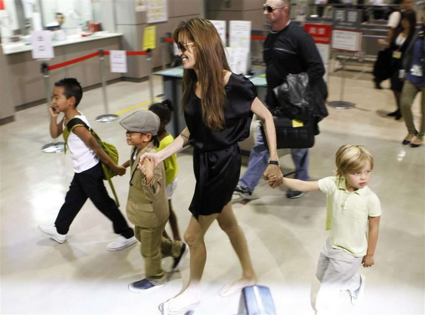 Jolie wysłała dzieci do szkoły na Węgrzech